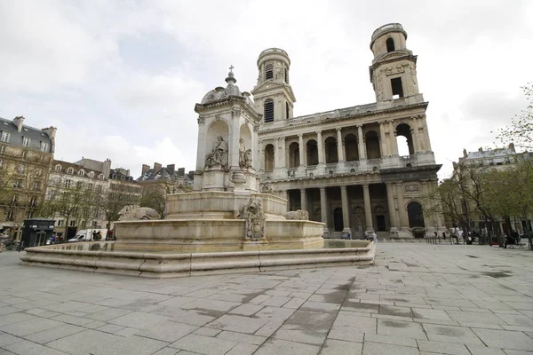 Saint Sulpice Paris Roma Katolik kilisesidir