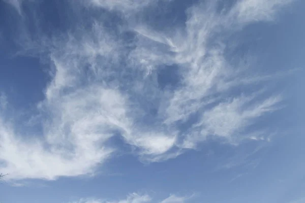 Nuages Blancs Contre Ciel Bleu — Photo