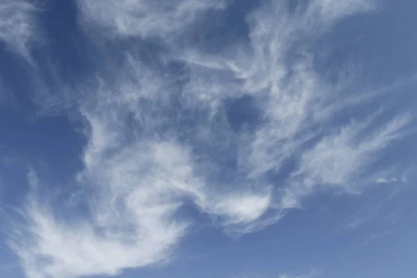 Nuages Blancs Contre Ciel Bleu — Photo