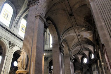  İç Saint Sulpice 6 arrondissement Lüksemburg çeyrek Paris Saint Sulpice, yerin doğu yakasında bir Roma Katolik Kilisesi var. Kentin ikinci büyük kilise o.