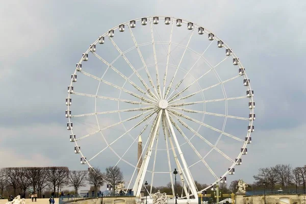 Place de la Concorde Paris'te büyük direksiyonda. Fransa