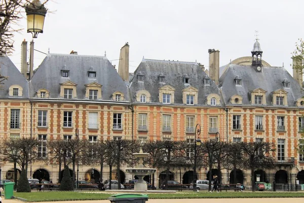 Παραδοσιακή Αρχιτεκτονική Αυθεντική Γαλλική Αρχιτεκτονική Στο Παρίσι — Φωτογραφία Αρχείου