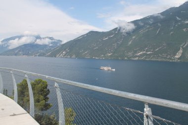 Bisiklet yolu ve Garda Gölü üzerinden patika Limone sul Garda, Lombardiya, İtalya