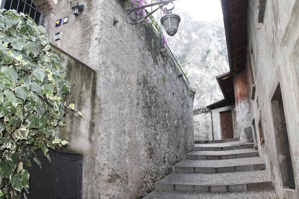 Oude Architectuur Van Limone Sul Garda Aan Het Gardameer Brescia — Stockfoto