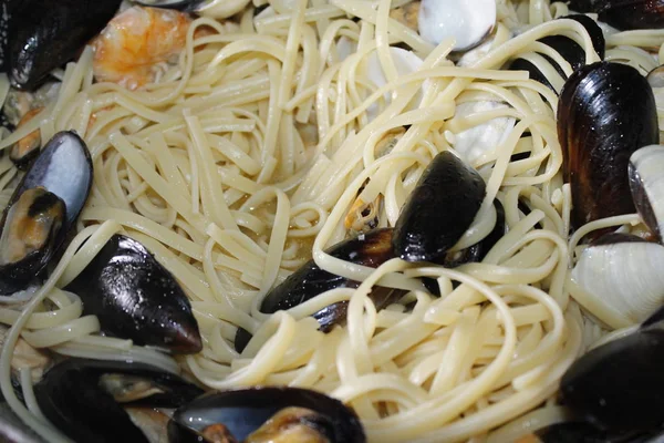 Makanan Laut Pasta Dengan Kerang Udang Udang Dan Kerang — Stok Foto