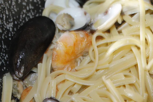 Makanan Laut Pasta Dengan Kerang Udang Udang Dan Kerang — Stok Foto