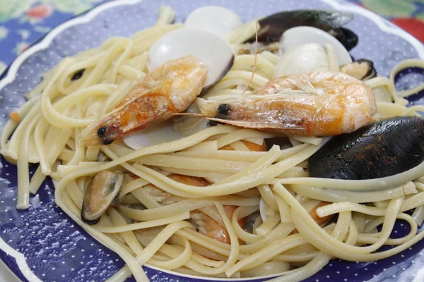 Makanan Laut Pasta Dengan Kerang Udang Udang Dan Kerang — Stok Foto