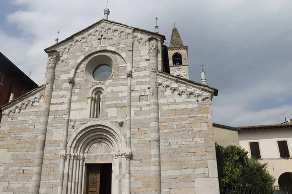 Εκκλησία Στο Μαντέρνο Στη Λίμνη Garda Στη Βόρεια Ιταλία — Φωτογραφία Αρχείου