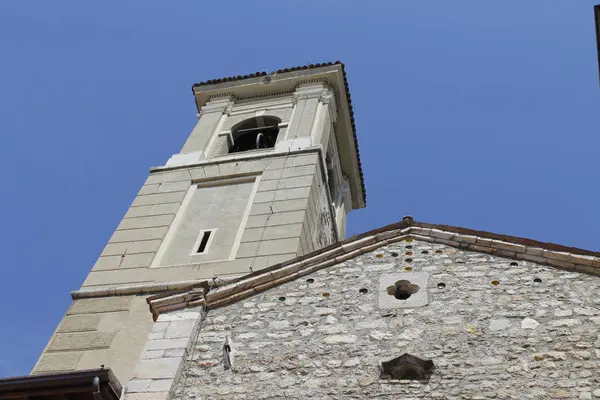 Εκκλησία Στο Μαντέρνο Στη Λίμνη Garda Στη Βόρεια Ιταλία — Φωτογραφία Αρχείου