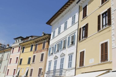 Gargnano, Garda Gölü Kuzey İtalya'daki küçük bir köy mimarisinde