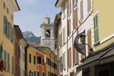 Gargnano, Garda Gölü Kuzey İtalya'daki küçük bir köy mimarisinde