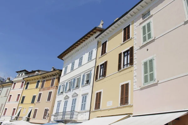 Architektur Gargnano Einem Kleinen Dorf Gardasee Norditalien — Stockfoto