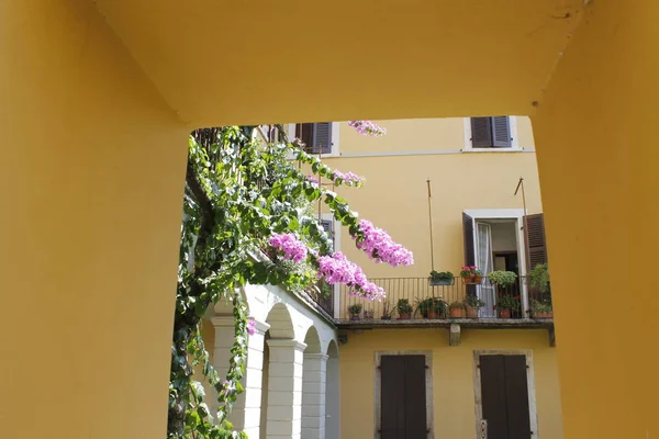 Arquitetura Gargnano Uma Pequena Aldeia Lago Garda Norte Itália — Fotografia de Stock