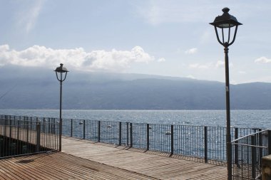 Kuzey İtalya 'daki Garda Gölü manzarası