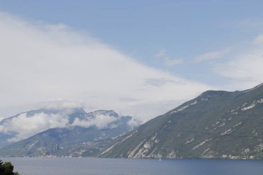 Kuzey İtalya 'daki Garda Gölü manzarası