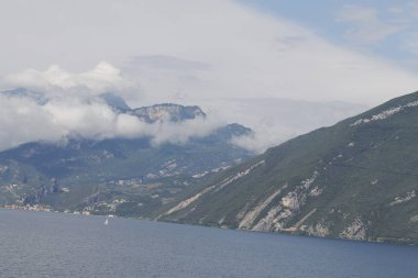 Kuzey İtalya 'daki Garda Gölü manzarası