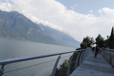 Kuzey İtalya 'daki Garda Gölü manzarası