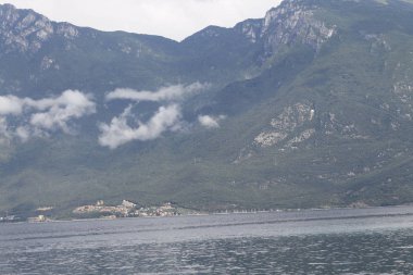 Kuzey İtalya 'daki Garda Gölü manzarası