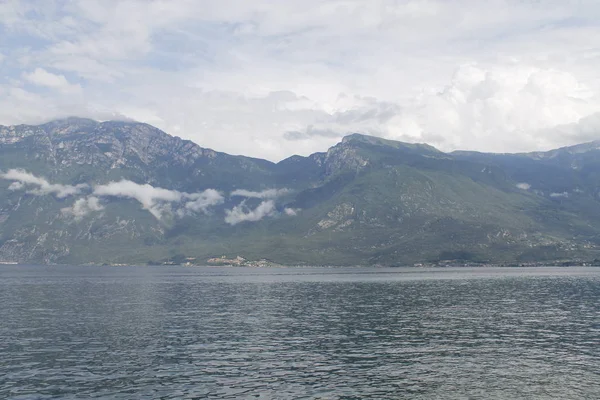 Вид Озеро Гарда Севере Италии — стоковое фото