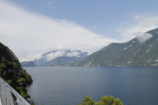 Widok Jezioro Garda Północnych Włoszech — Zdjęcie stockowe
