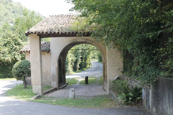 Gamla Välvda Arkitektur Bland Natur Norr Italien — Stockfoto