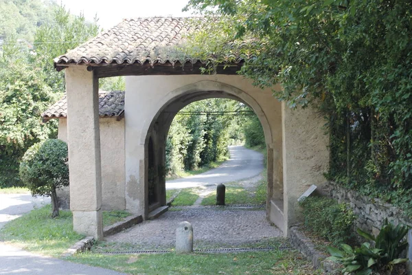 Oude Gewelfde Architectuur Onder Natuur Noord Italië — Stockfoto