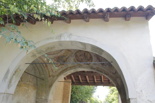 Alte Bogenförmige Architektur Inmitten Der Natur Norditalien — Stockfoto