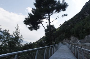 Bisiklet yolu ve Garda Gölü üzerinden patika Limone sul Garda, Lombardiya, İtalya