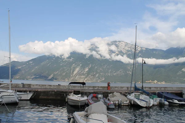 Θέα Στη Λίμνη Garda Στη Βόρεια Ιταλία — Φωτογραφία Αρχείου