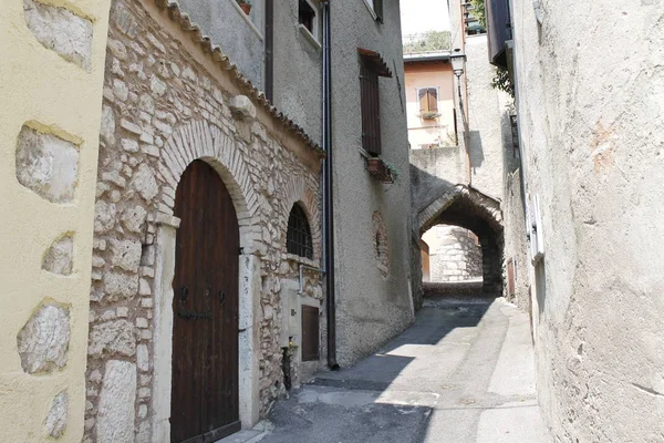 Architettura Piccolo Borgo Sul Lago Garda Nel Nord Italia — Foto Stock