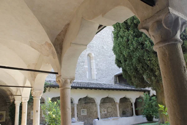 Foto Del Antiguo Monasterio Gargnano Pequeño Pueblo Lago Garda Italia — Foto de Stock