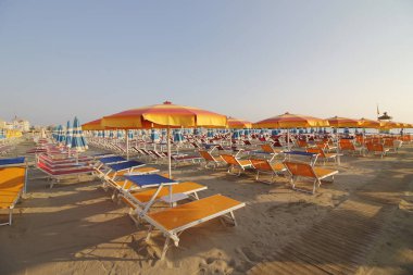 Kumsalda İtalya Adriyatik Denizi