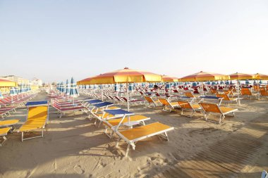 Kumsalda İtalya Adriyatik Denizi