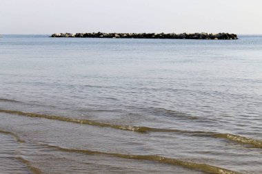 Gökyüzü ve İtalya Adriyatik Denizi ile manzara