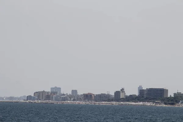 空とイタリアのアドリア海のある風景します — ストック写真