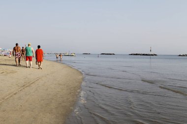 Sahilde İtalya Adriyatik Denizi kıyısında