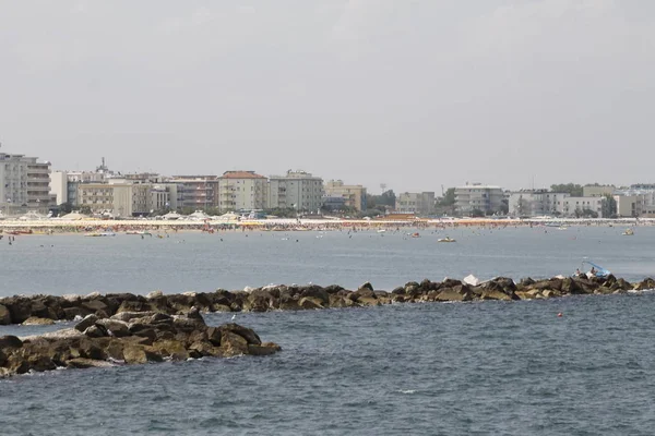 Sahilde İtalya Adriyatik Denizi kıyısında