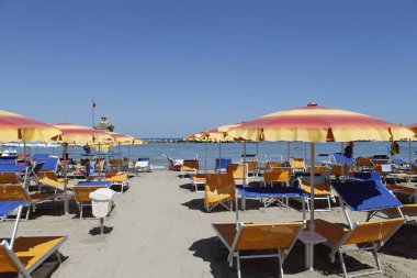 Kumsalda İtalya Adriyatik Denizi