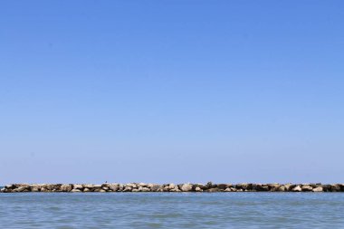 İtalya'da manzara gökyüzü ve Adriyatik denizi