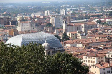 Bir Brescia, şehir Kuzey İtalya'daki havadan görünümü