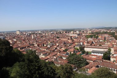Bir Brescia, şehir Kuzey İtalya'daki havadan görünümü
