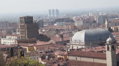 Bir Brescia, şehir Kuzey İtalya'daki havadan görünümü