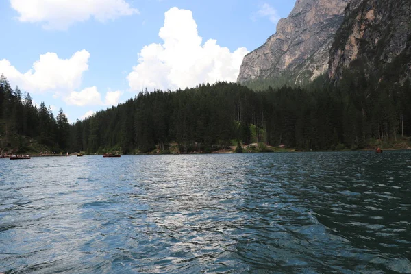 Braies Nyáron Dolomitok Legnagyobb Természetes Tava Dél Tirol Olaszország Európa — Stock Fotó