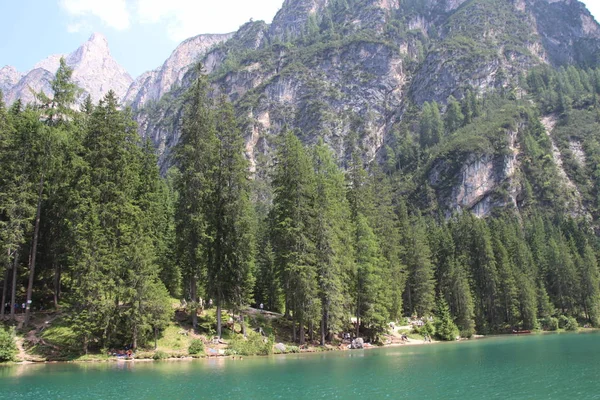 夏のブレイズ湖 ドロミテ 南チロル イタリア ヨーロッパで最大の自然湖 自然の背景の美しさ — ストック写真