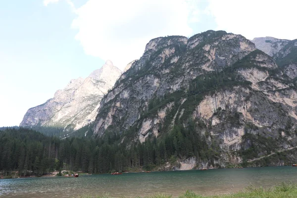 Yaz Aylarında Braies Gölü Dolomitler Güney Tirol Italya Avrupa Nın — Stok fotoğraf