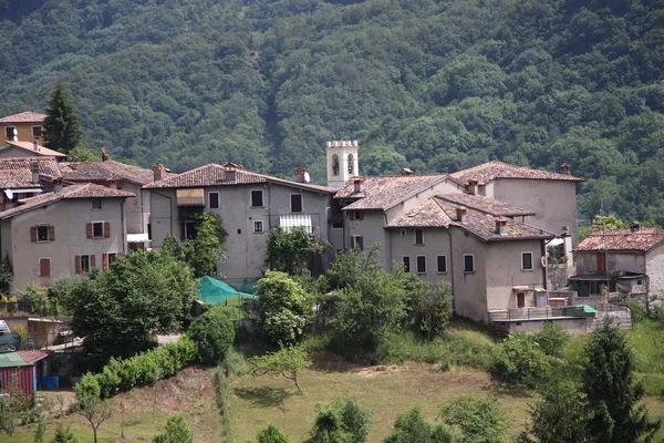 Widok Małą Wioskę Costa Gargnano Górach Jeziora Garda Północnych Włoszech — Zdjęcie stockowe