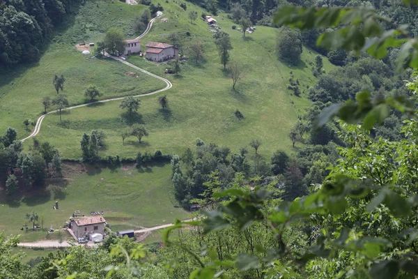 Kuzey İtalya'da Garda gölüdağlarında 