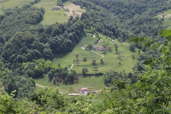Vista Para Pequena Aldeia Costa Gargnano Nas Montanhas Lago Garda — Fotografia de Stock