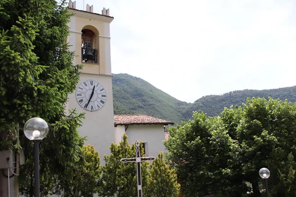 Vista Del Piccolo Borgo Costa Gargnano Sulle Montagne Del Lago — Foto Stock