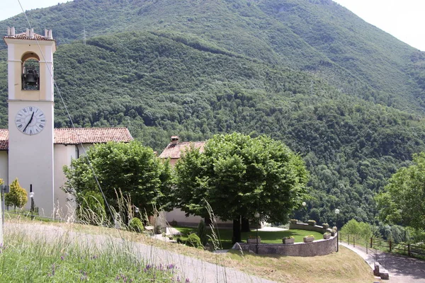 Kuzey Talya Garda Gölüdağlarında Costa Gargnano Küçük Bir Köy Görünümü — Stok fotoğraf